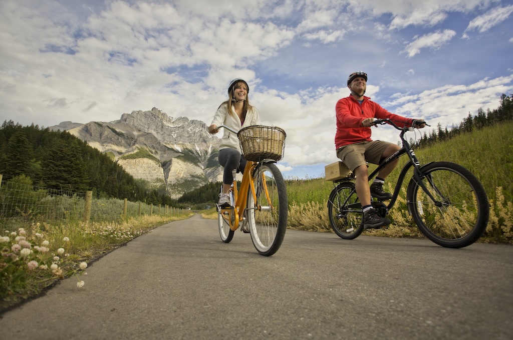 Banff & Lake Louise Tourism / Paul Zizka