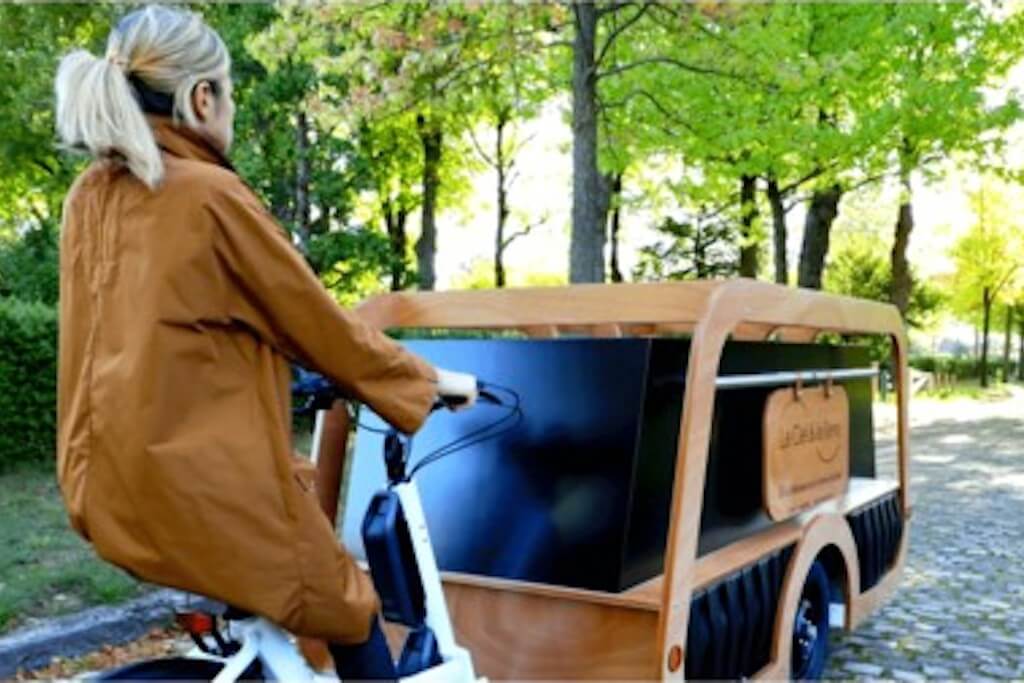 Yes, Paris has its own bicycle hearse